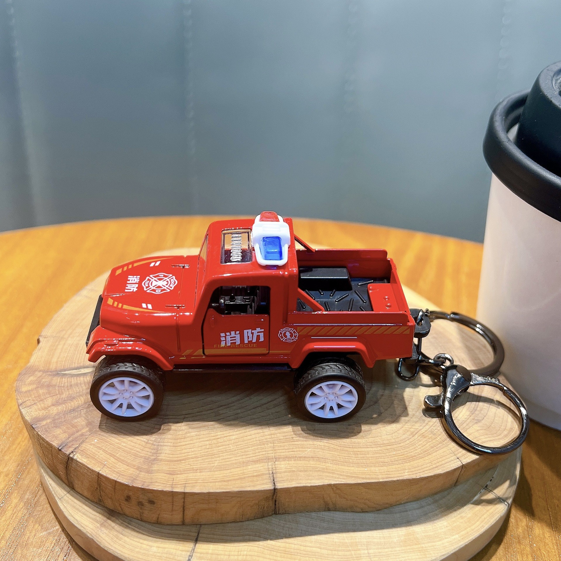 Aleación combinación Jeep Tire hacia atrás modelo de coche llavero bicicleta colgante creativo motocicleta bolsa llavero