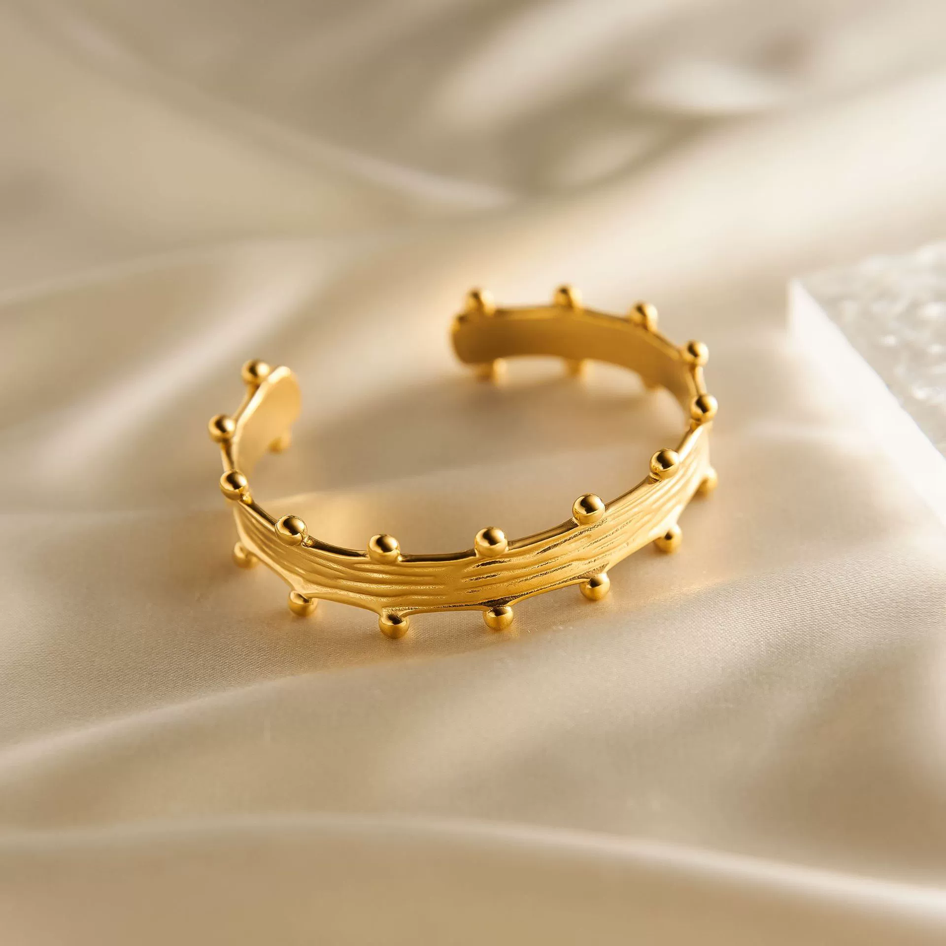 Трансграничные горячие продажи ретро 18k золото из нержавеющей стали деревянные линии типа C отверстия браслеты ins модные ручные украшения оптом