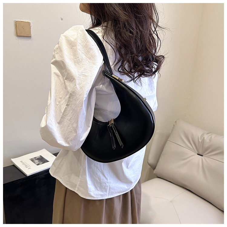 Koreanische Halbmondtasche 2024 Neue Modetasche Retro Internet Celebrity Beliebte einfache Handtasche Vielseitige Umhängetasche Großhandel_voghion.com