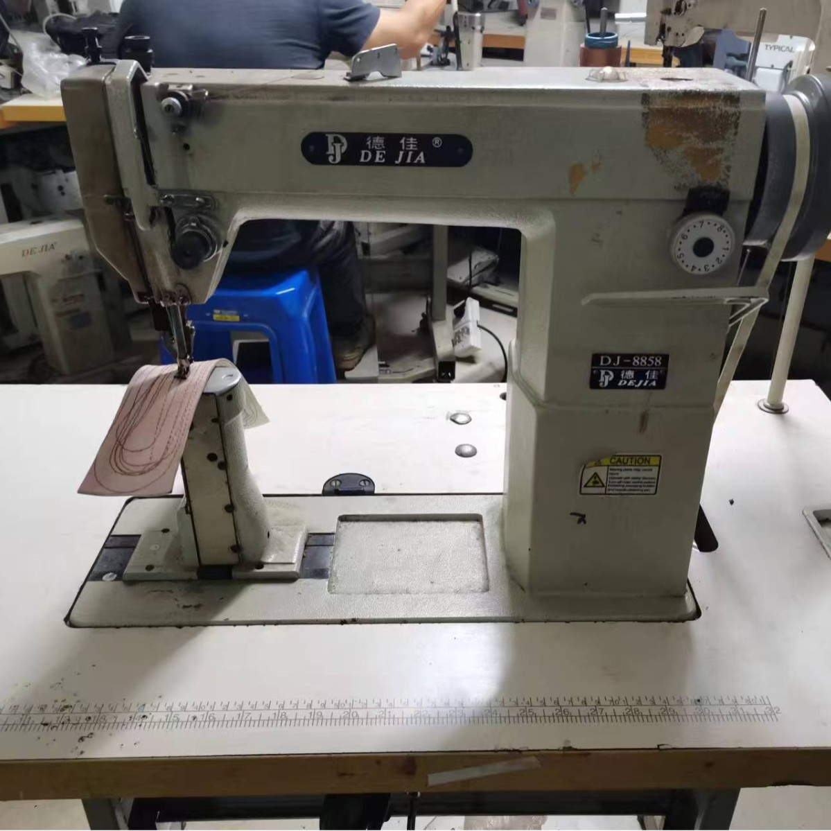 立柱式两同步高头单针车特种缝纫机 皮革硬包吊装带缝纫机工厂用