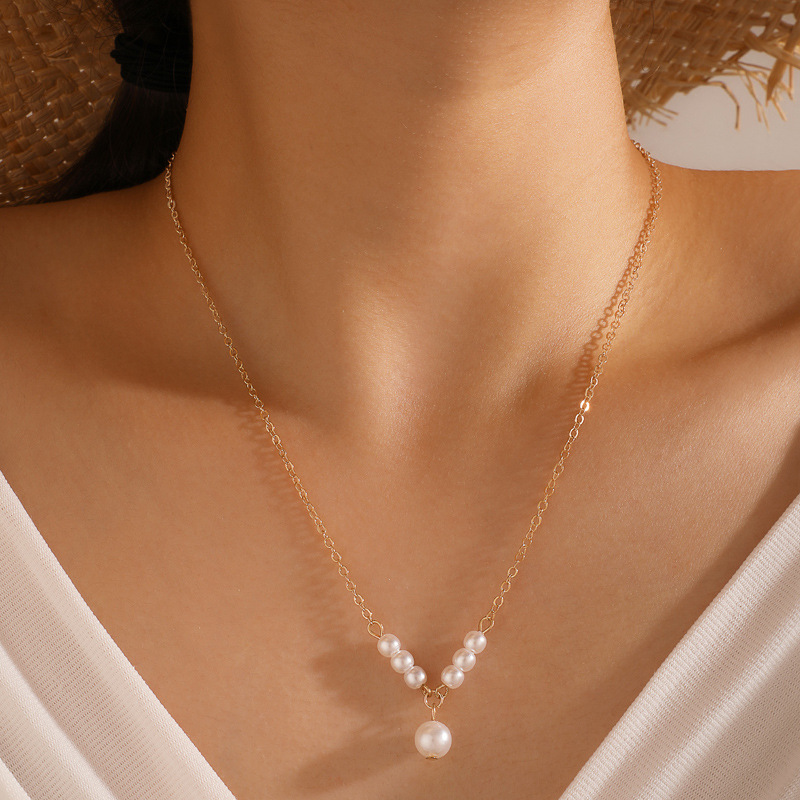 Simple Fashion Alloy Chain Pearl Geometric Beaded Single Layer Necklace display picture 1