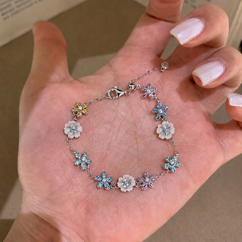 [Ice-Clear Flowers] Small Floral White Crystal Colored Diamond Bracelet for Women, Light Luxury, High-End, Exquisite and Fashionable New Style