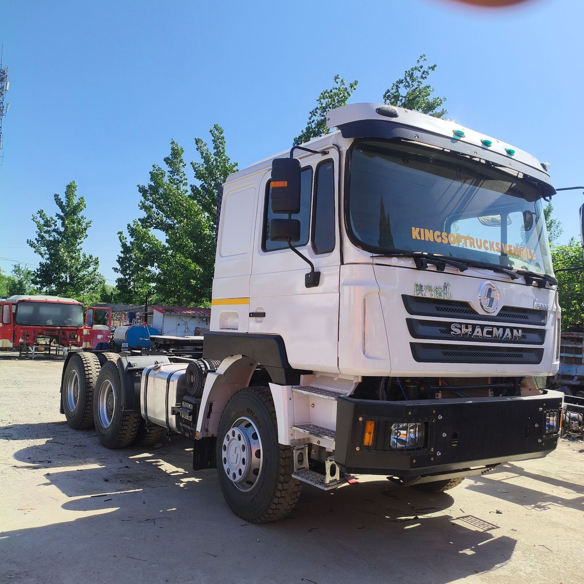 Exporting Howo 350-Horsepower Cement Tanker, Large 12-Cubic-Meter and 14-Cubic-Meter Cement Tanker