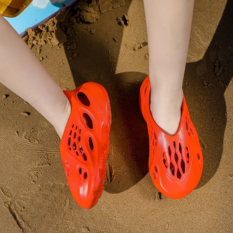 Sandalias de pareja transfronterizas 2024, transpirables, ligeras, con orificios de coco, para padres e hijos, sandalias de playa para exteriores, zapatos casuales a la moda.