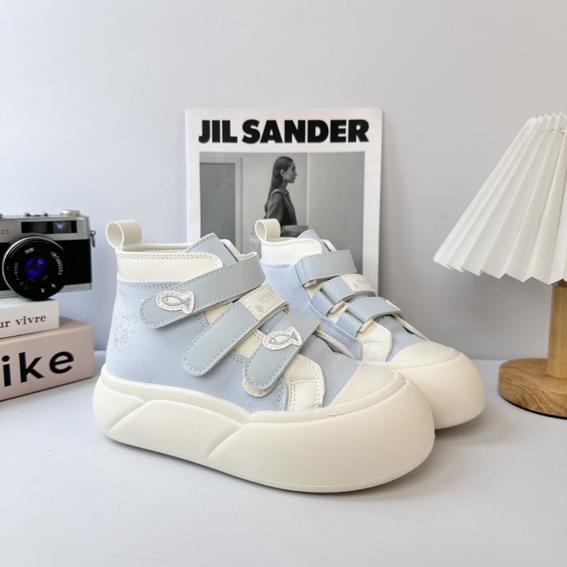 Zapatos de lona de ondas extendidas para estudiantes 2025 zapatos gigantes con una falda de altura de suela gruesa pequeña generación