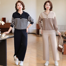 妈妈秋装休闲运动服套装2025新款中老年女春秋条纹卫衣洋气针织衫