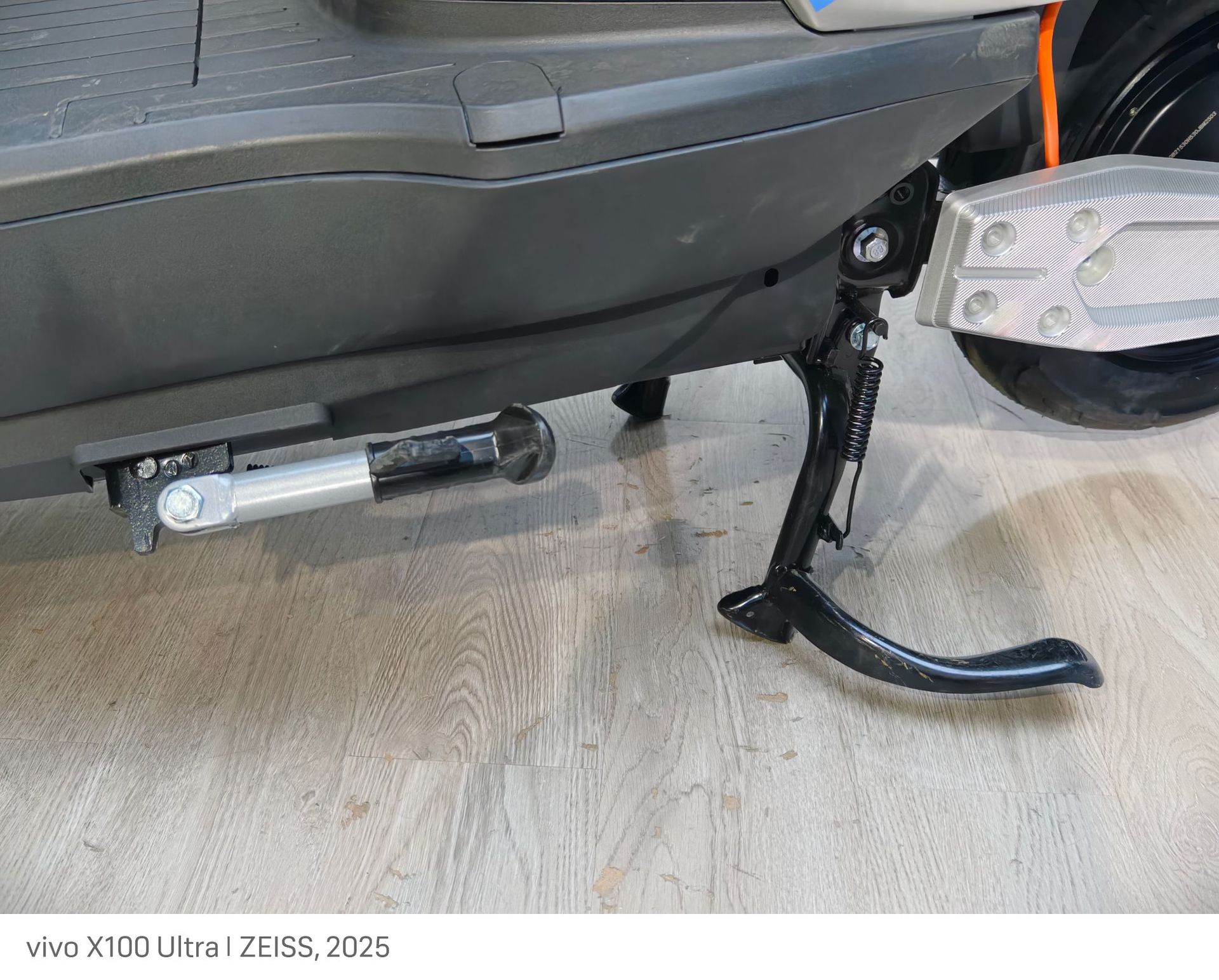 Foreign Trade Export Cangqiong Electric Motorcycle, Commuter Electric Scooter, Electric Scooter with Long Range and High Power