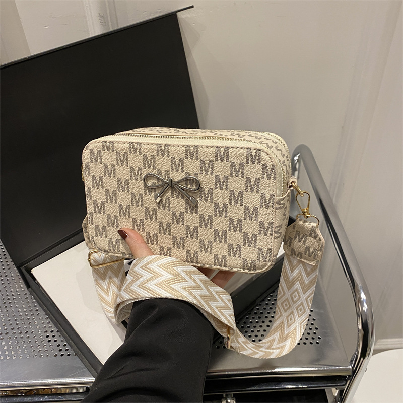 Bolso pequeño con textura de lazo para mujer 2025 primavera nuevo estilo popular bolso cuadrado pequeño con textura de alta calidad bolso de mensajero de un solo hombro