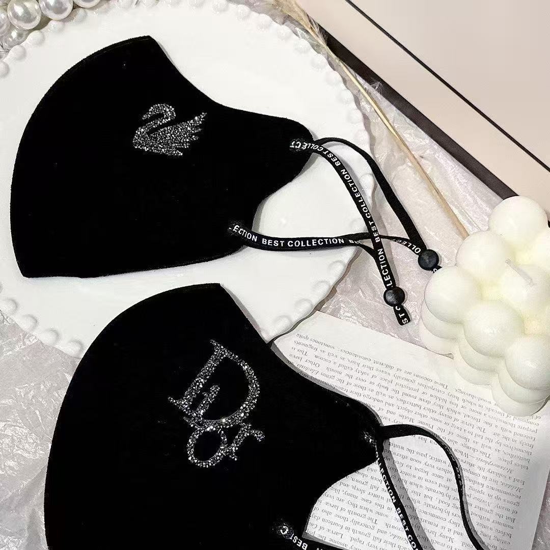 Medical mask, keep warm three dimensional adjustable swan