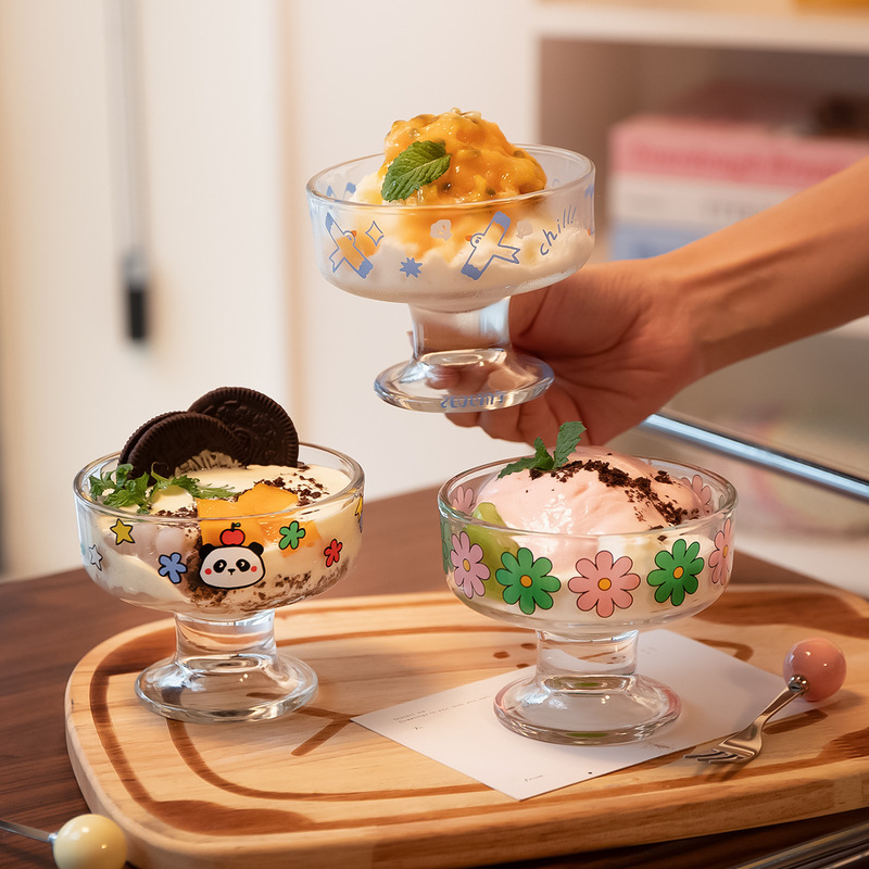 かわいい子犬ガラスデザートアフタヌーンティー夏アイスクリーム冷たいドリンクアイスクリーム背の高いボウルプディングヨーグルトカップ|undefined