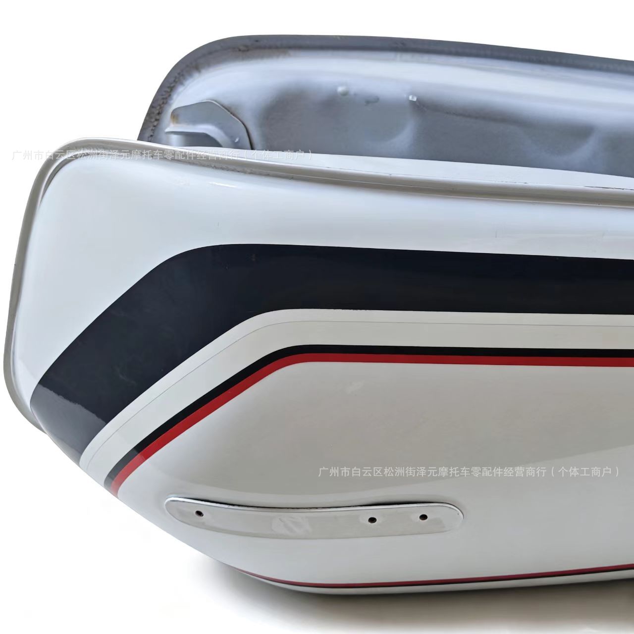Motorcycle Cg125 Red and White Fuel Tank, Black and Blue Oil Pot, Men's Style, 8-Liter Motorcycle Fuel Tank