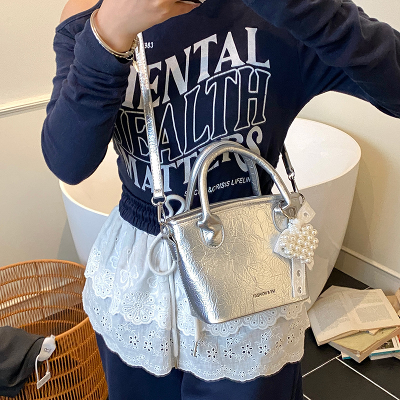 Bolso de cubo de mano súper caliente de comercio exterior 2025 nuevo bolso de hombro de tendencia salvaje de moda bolso de mensajero de nicho de alta gama de moda