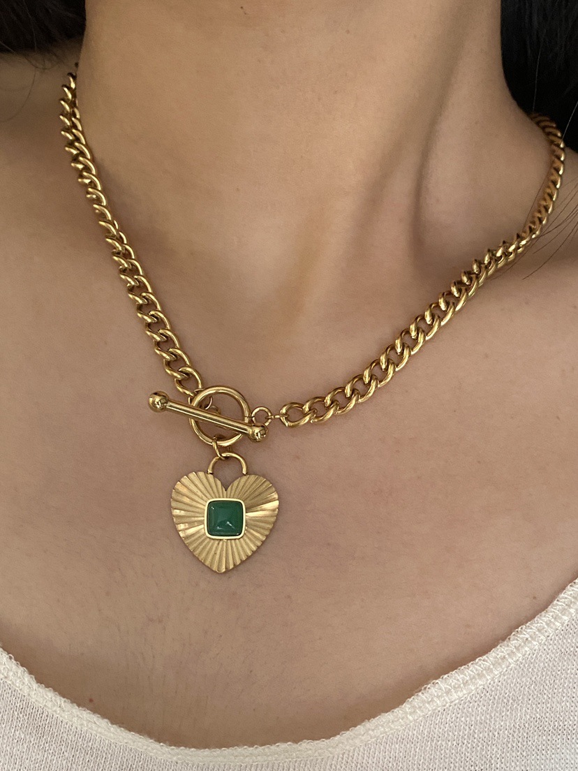 Retro Heart Shape Titanium Steel Inlay Artificial Gemstones Necklace 1 Piece