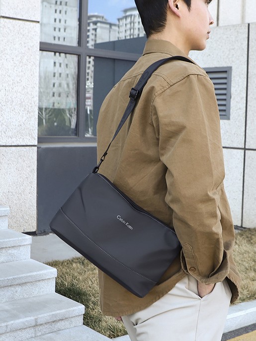 Nuevo bolso cruzado informal y moderno, versátil para ir al trabajo, mochila multifuncional para hombre, película de cuero impermeable, bolso de hombro con múltiples compartimentos