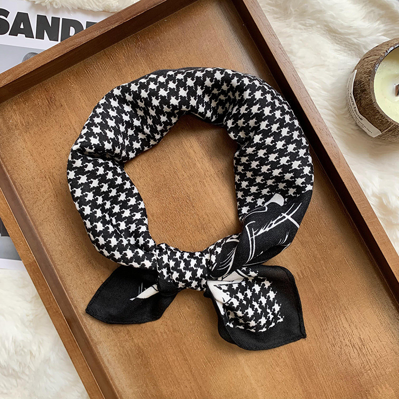 Bufandas de seda cuadrada alta sensación 2025 nuevo engrosado calentamiento bufandas de cuadros de pájaros paquete bufandas de cuello bufandas al por mayor