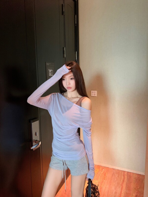 デザインホットガールフェイクツーピースメッシュ長袖Tシャツレディース夏薄い日焼け止めブラウス多用途オフショルダートップ|undefined