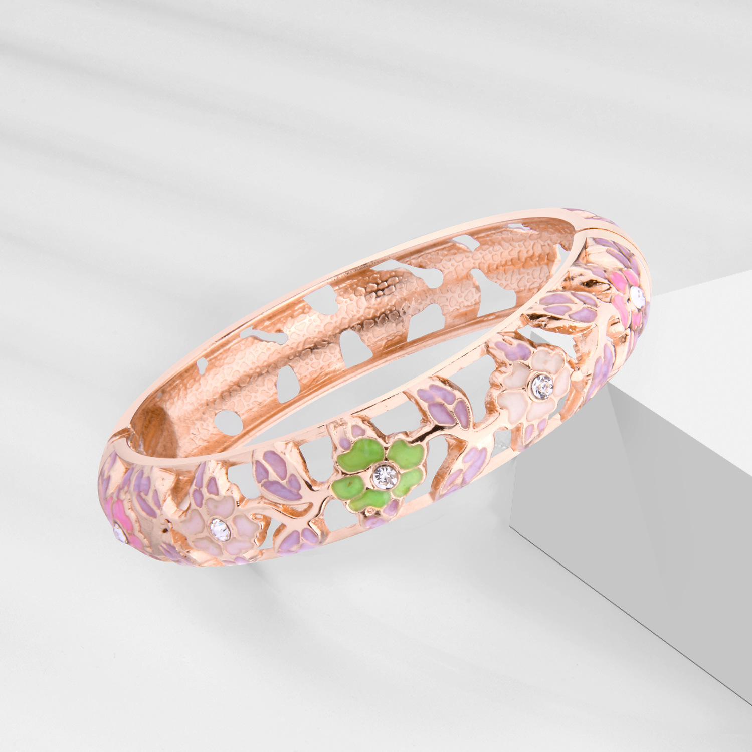 Holiday, Daily Occasion Zinc alloy Material Retro Flower Zinc Alloy Bangles Wholesale