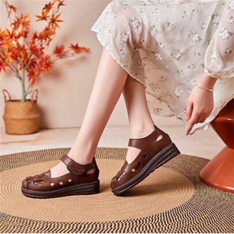 Retro fashionable sandals wedge heel