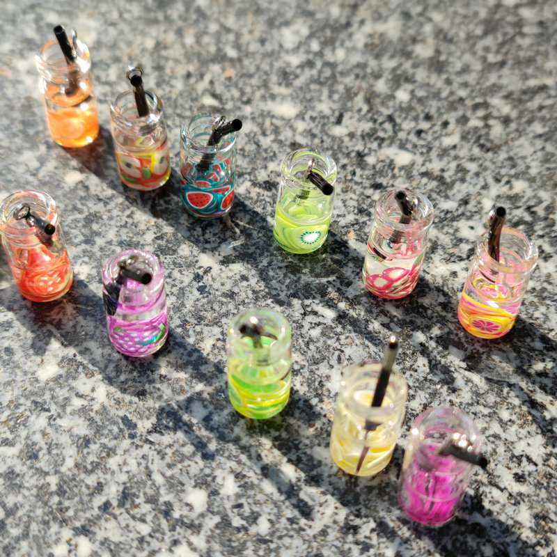 Nuevo color mezclado fruta leche té bebida botella DIY teléfono móvil Shell eardrops pendientes material Resina accesorios de la joyería