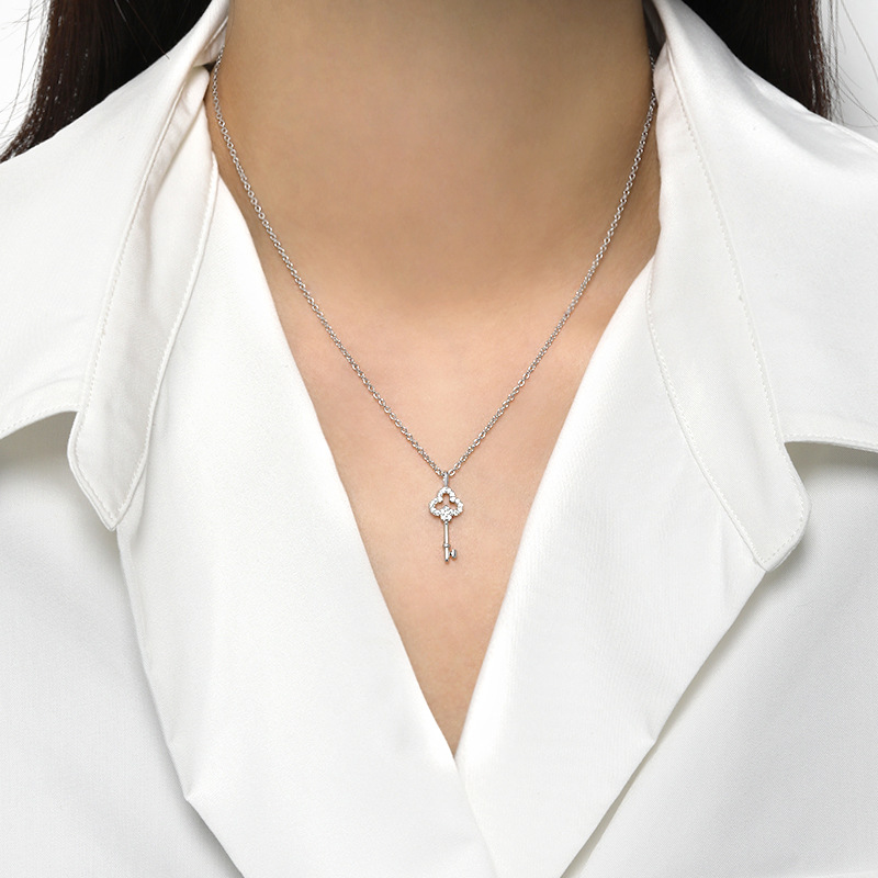 Colored gold clover zircon hollow short collarbone chain irregular INS minimalist artistic style lucky key necklace_voghion.com