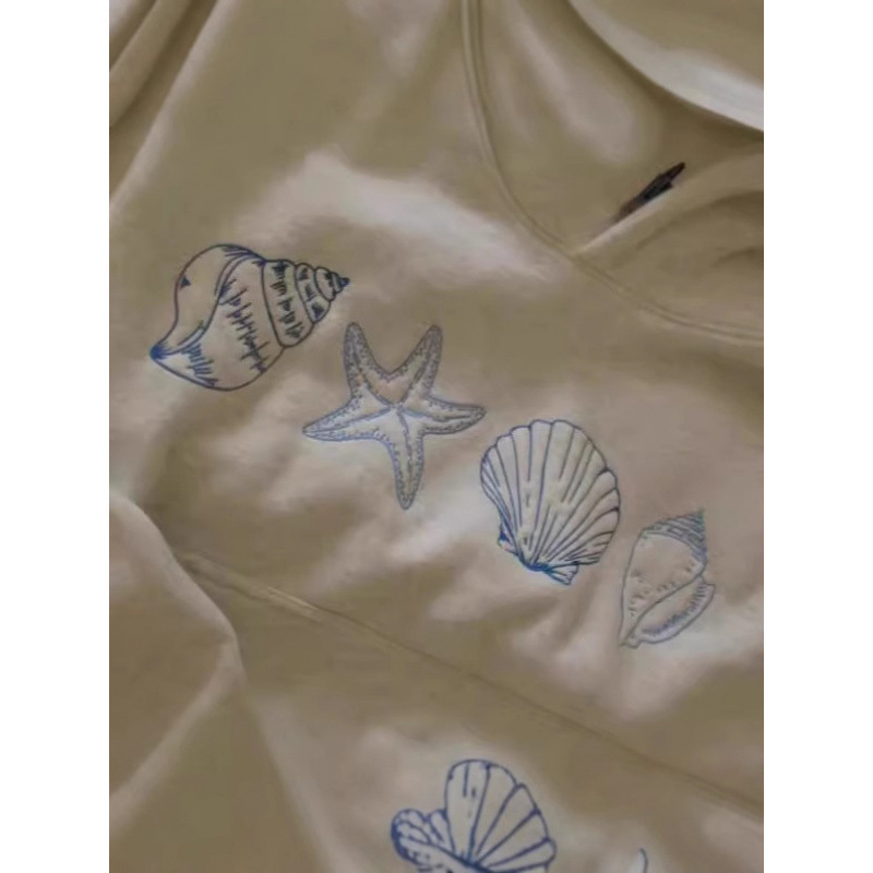 Women's fleece-lined sweatshirt with plain color, letter print, kangaroo pocket, drawstring, and printed hood Women's fleece-lined sweatshirt with plain color, letter print, kangaroo pocket, drawstring, and printed hood
