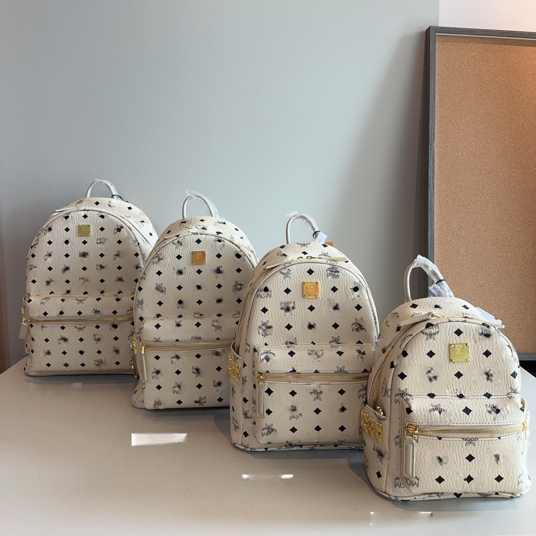Bolso de mujer, bolso de mujer, bolso MC, mochila de remaches medianos, mochila de moda versátil LV, bolso de viaje de viaje.