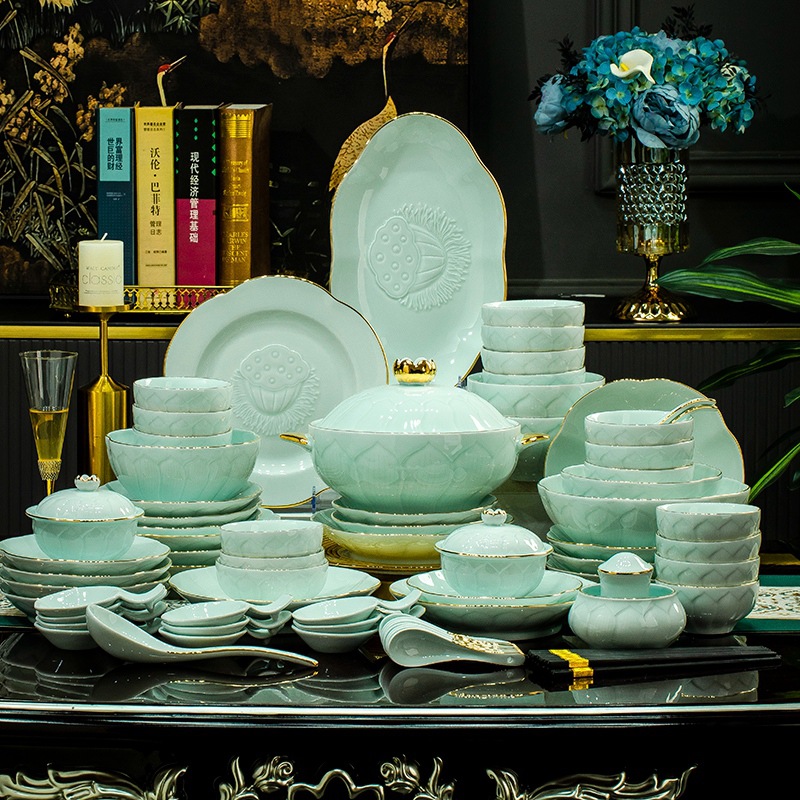 Jingdezhen alta porcelana blanca sombra azul en relieve set de platos set de platos de cerámica set de platos regalos de reubicación al por mayor