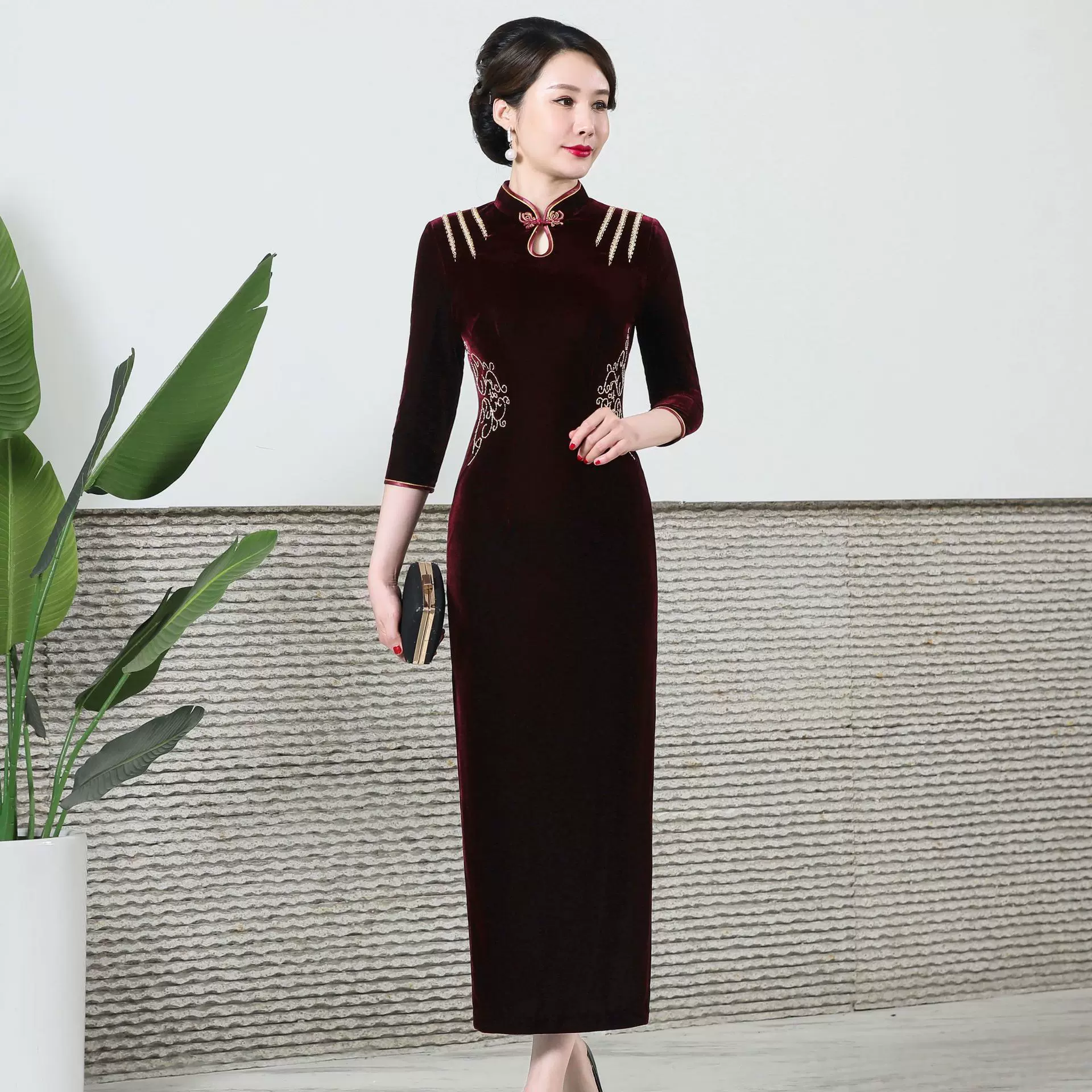 2021秋季新款丝绒旗袍裙复古风改良长款修身喜婆婆婚宴装妈妈装