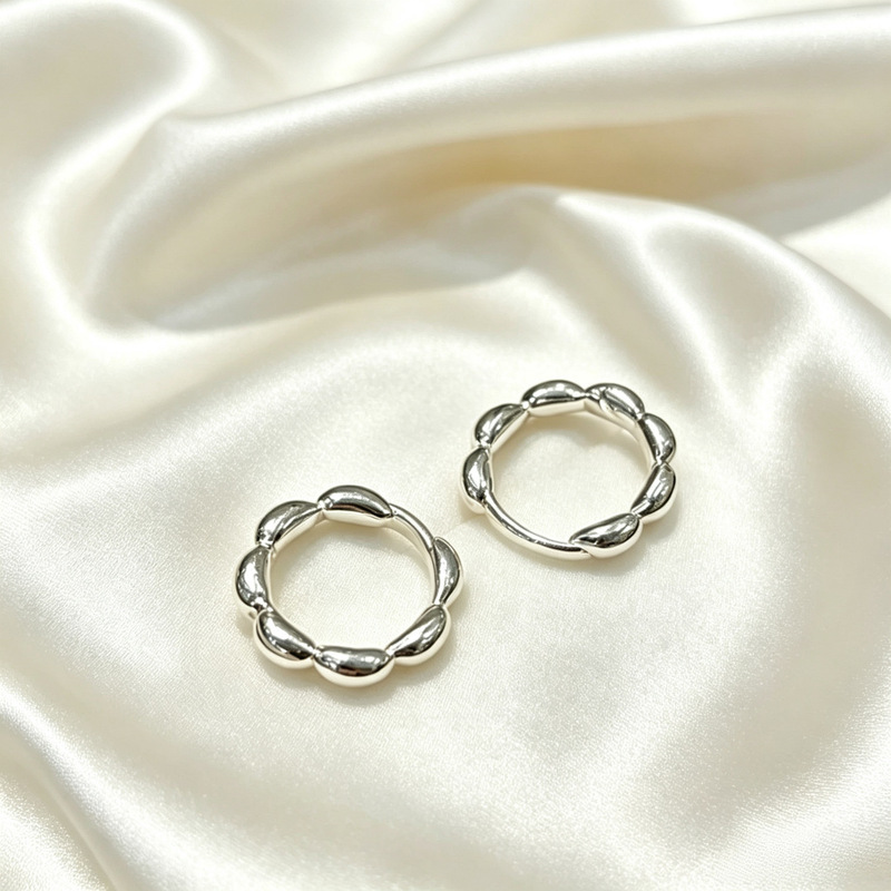 Popular Seven-Grain Rice-Shaped Earrings, Small and Simple, Minimalist Plain Hoop Ear Clips, Niche Design, High-End Feel, Fashionable, Unique, Versatile Popular Seven-Grain Rice-Shaped Earrings, Small and Simple, Minimalist Plain Hoop Ear Clips, Niche Design, High-End Feel, Fashionable, Unique, Versatile