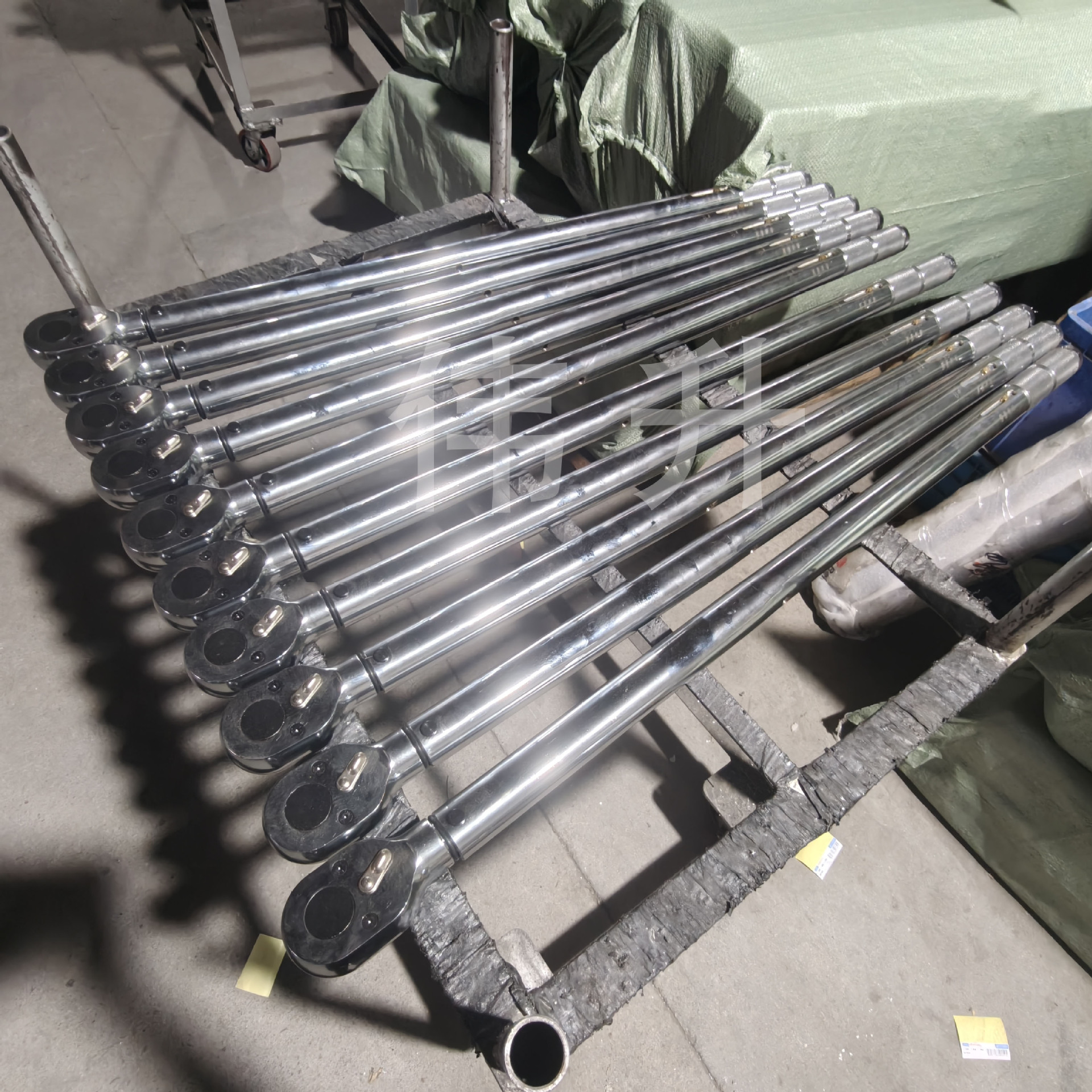 手动扭力扳手28-76kg 工业级可调节扭矩扳手WSTG-760 机械厂用