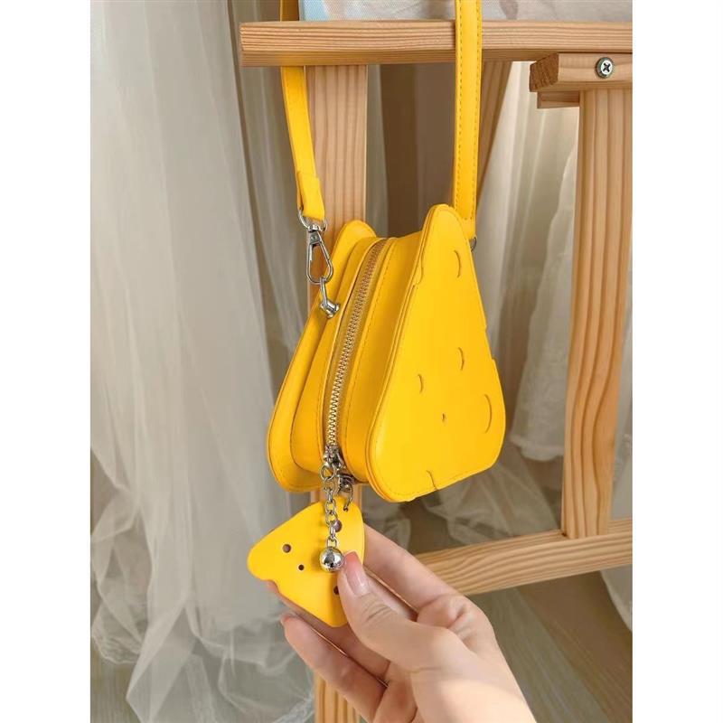 틈새 디자인 삼각형 치즈 가방 여성의 2025 새로운 여름과 봄 초콜릿 뜨거운 소녀 크로스 바디 가방