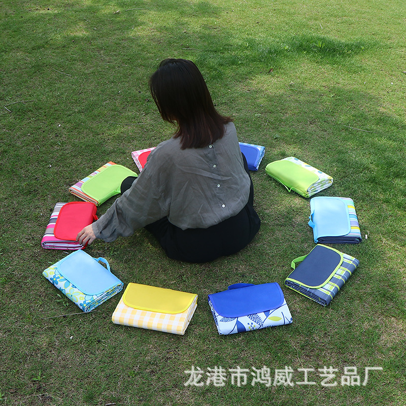 Picnic Mat Outing Waterproof and Moisture-Proof Beach Mat Thickened Spring Outing Lawn Picnic Portable Mat Manufacturer Wholesale