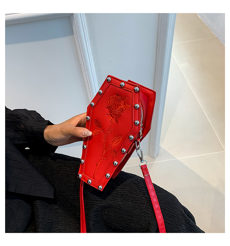 Borsa a tracolla da donna a forma di bara stile gotico nero_voghion.com