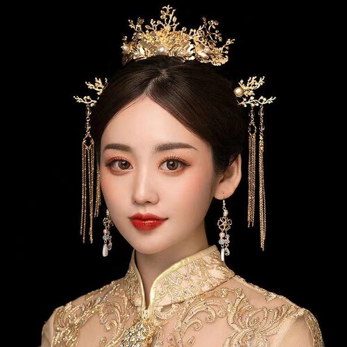 Bride's Xiuhe headdress, golden phoenix crown, traditional Chinese wedding costume, tassel hair accessories, face-slimming Xiuhe outfit accessories, elegant