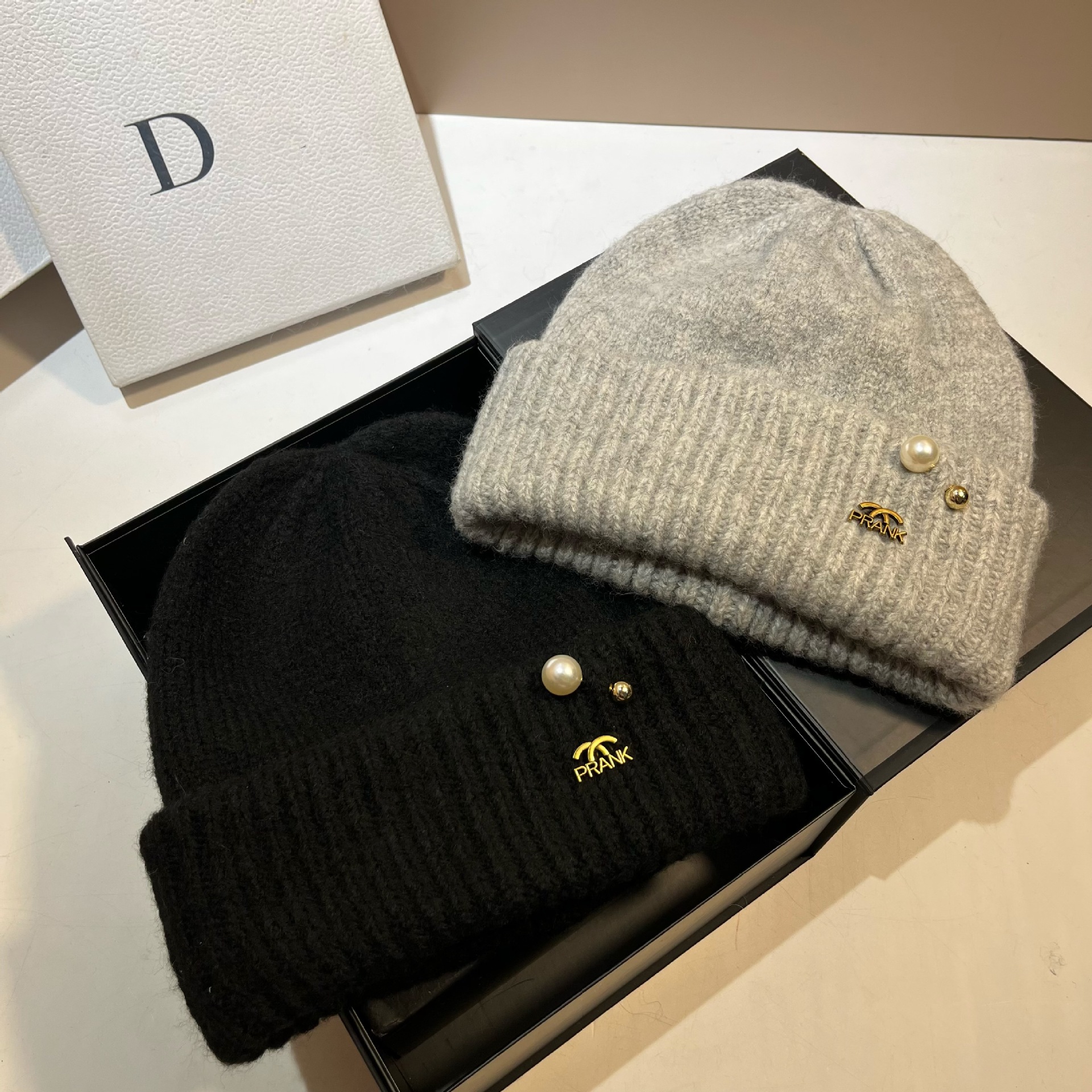 Version coréenne du nouveau bonnet tricoté en laine mélangée chaude d'hiver Xiaoxiangfeng Pearl, bonnet à orteils à la mode et doux_voghion.com