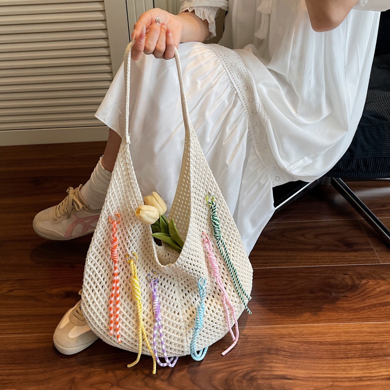 Versión coreana del bolso de nicho 2025 verano nuevo bolso de hombro de punto hueco bolso de mensajero de gran capacidad mujer