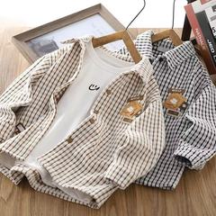 男の子のコートの秋の服の中の大きい子供の格子のシャツの長袖の2025新型の男の子のカジュアルな秋の服の上着