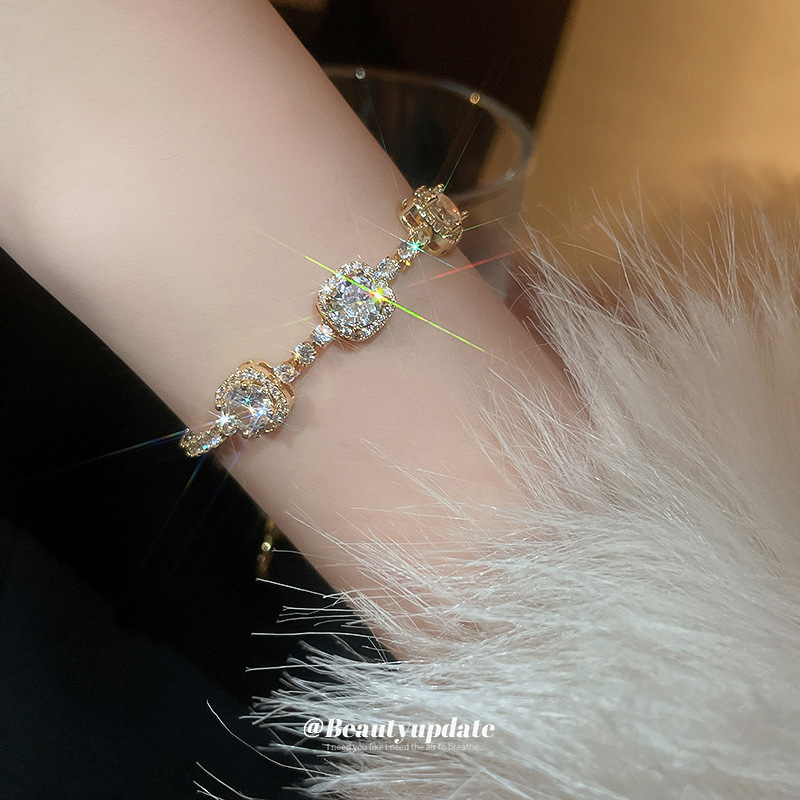 Pulsera geométrica extraída de circón galvanizado en oro real Pulsera exquisita estilo insid japonés y coreano 2025 nueva pulsera ligera de lujo