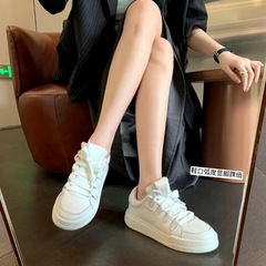 牛革版 ~ 本革の厚い底の白い靴の女性の潮が高くなります。