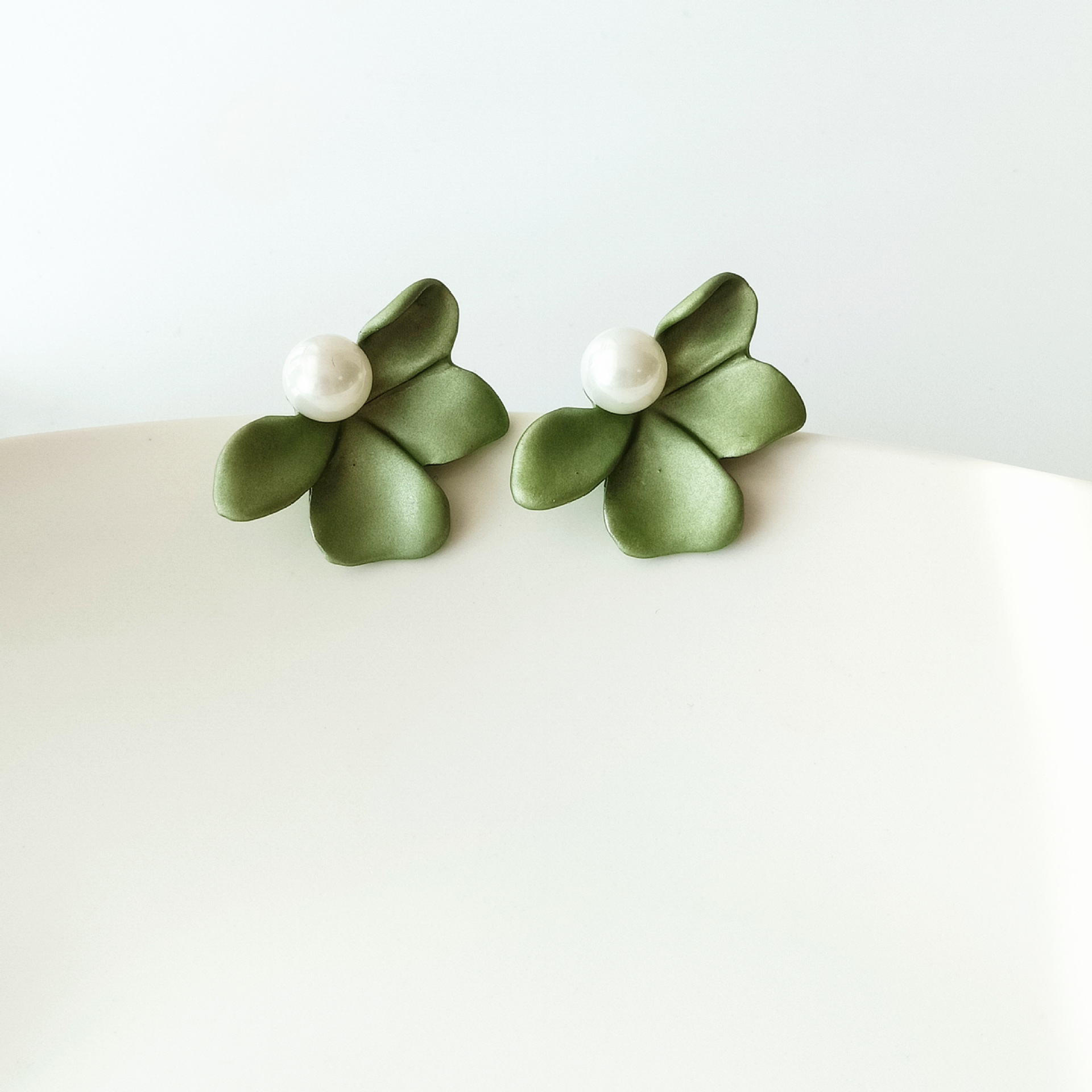 Simple Style Flower Alloy Stoving Varnish Earrings 1 Pair