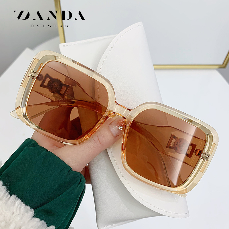 En stock gafas de sol polarizadas al por mayor tendencia de la moda gafas de sol de las nuevas mujeres TR7559 gafas de sol a prueba de sol