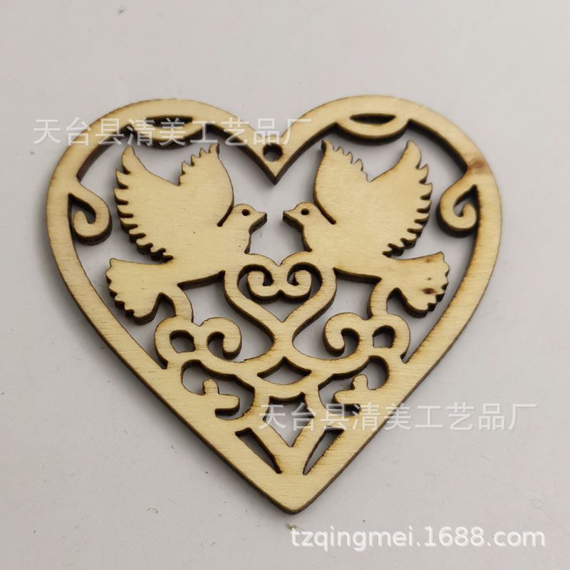 Tallado con láser de 6cm, corazon de melocotón, rodajas de madera, suministros navideños al por mayor 10 piezas en un paquete con cuerda de cáñamo