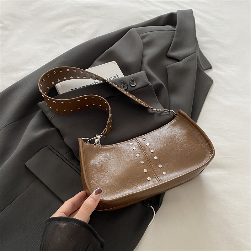 2024 otoño nuevo estilo de alto valor visual coreano simple bolso de hombro personalidad retrógrada bolso de brazo pequeño cuadrado