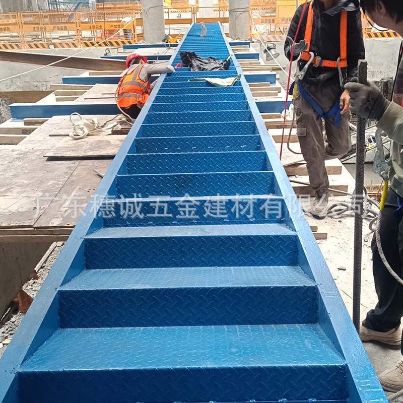 工地定型化基坑过道桥面施工基坑走道楼梯桥梁高空人行通道斜梯