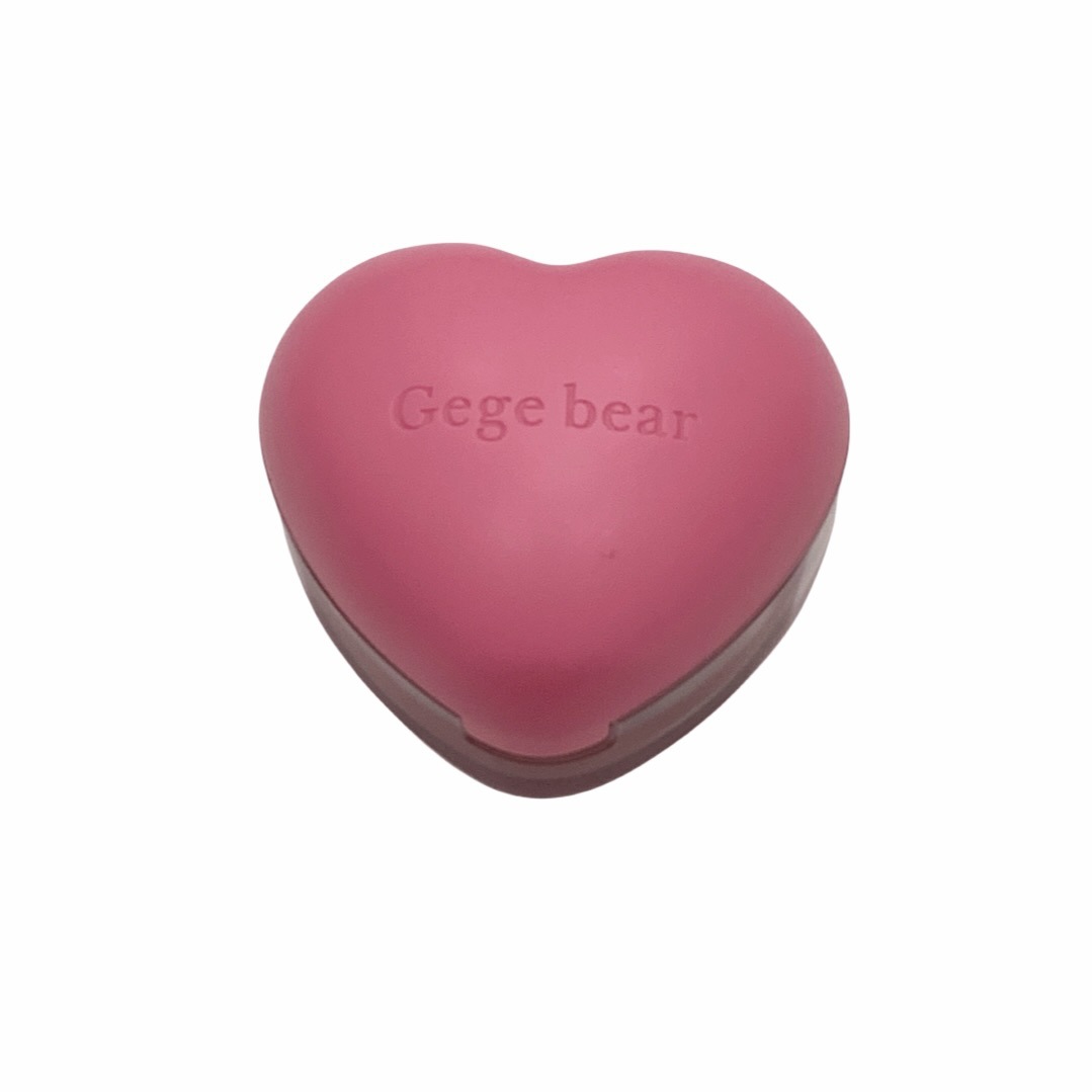 Gogo Bear Love Lip and Cheek Cream, un lápiz labial transparente, un lápiz labial transparente, un lápiz labial blanco y suave.