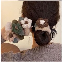 ネットの赤い花のひもの女性の2024のかわいいぬいぐるみの髪の輪の秋冬の髪のひもの甘い皮の筋の髪の女性の頭の飾り
