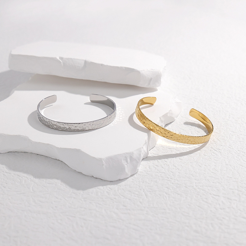 16g Weight Vacuum Plating Gold Plating Process Fashion Crocodile 304 Stainless Steel 18K Gold Plated Stainless Steel Bracelets In Bulk