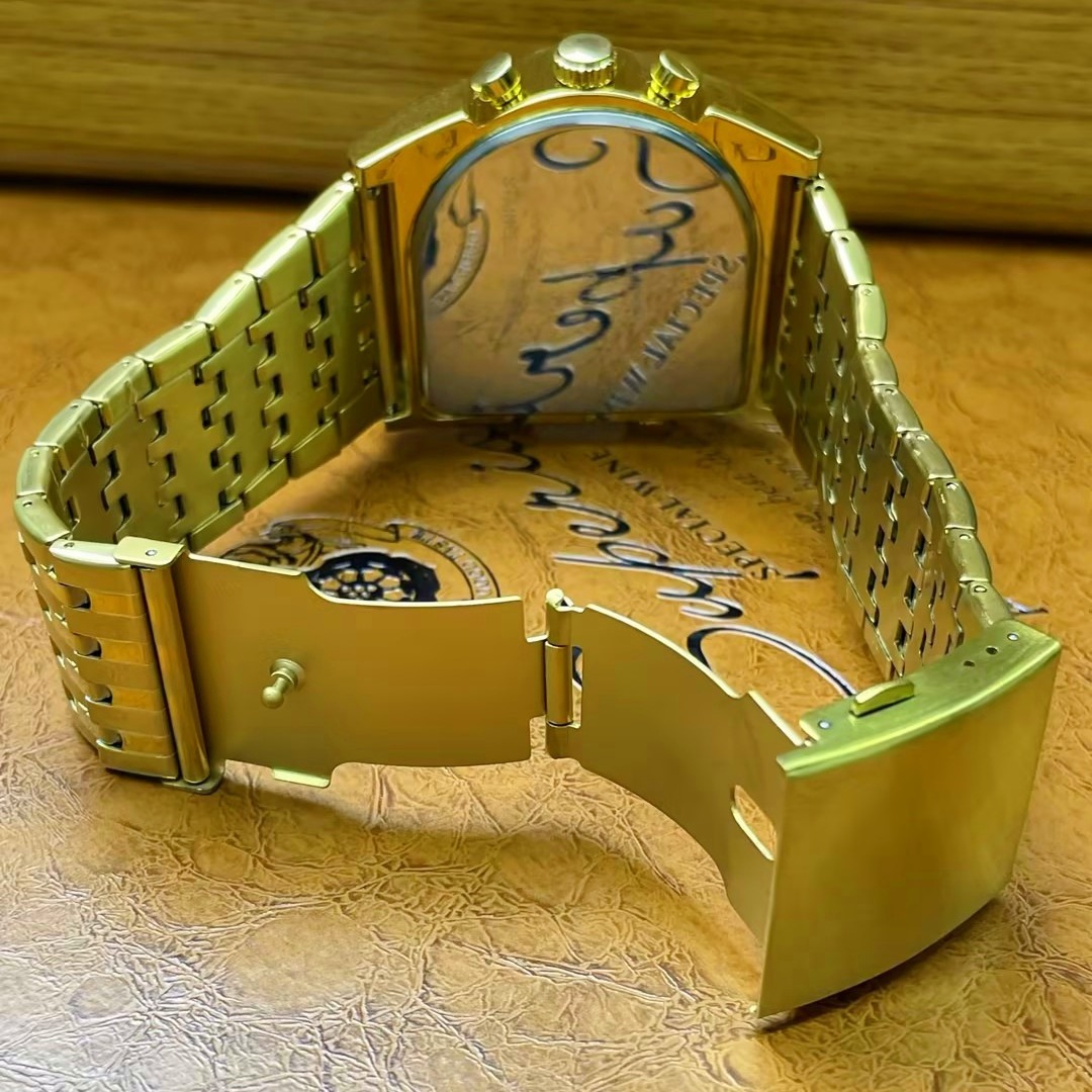 Oulm ouradium nuevo multi-zona horaria gran dial luminoso reloj de hombre correa de acero casual transfronterizo reloj de cuarzo reloj de oro