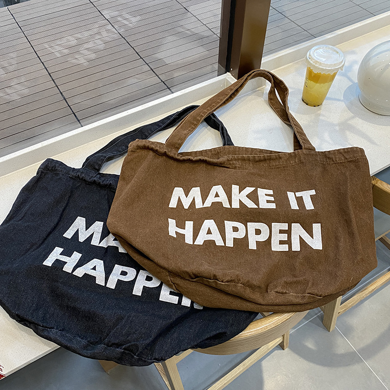 四季款新潮款超大容量字母印花时尚简约百搭休闲洗水牛仔布单肩包