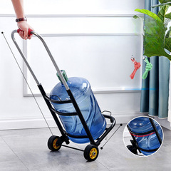 カートは荷物を引っ張ることができます。
